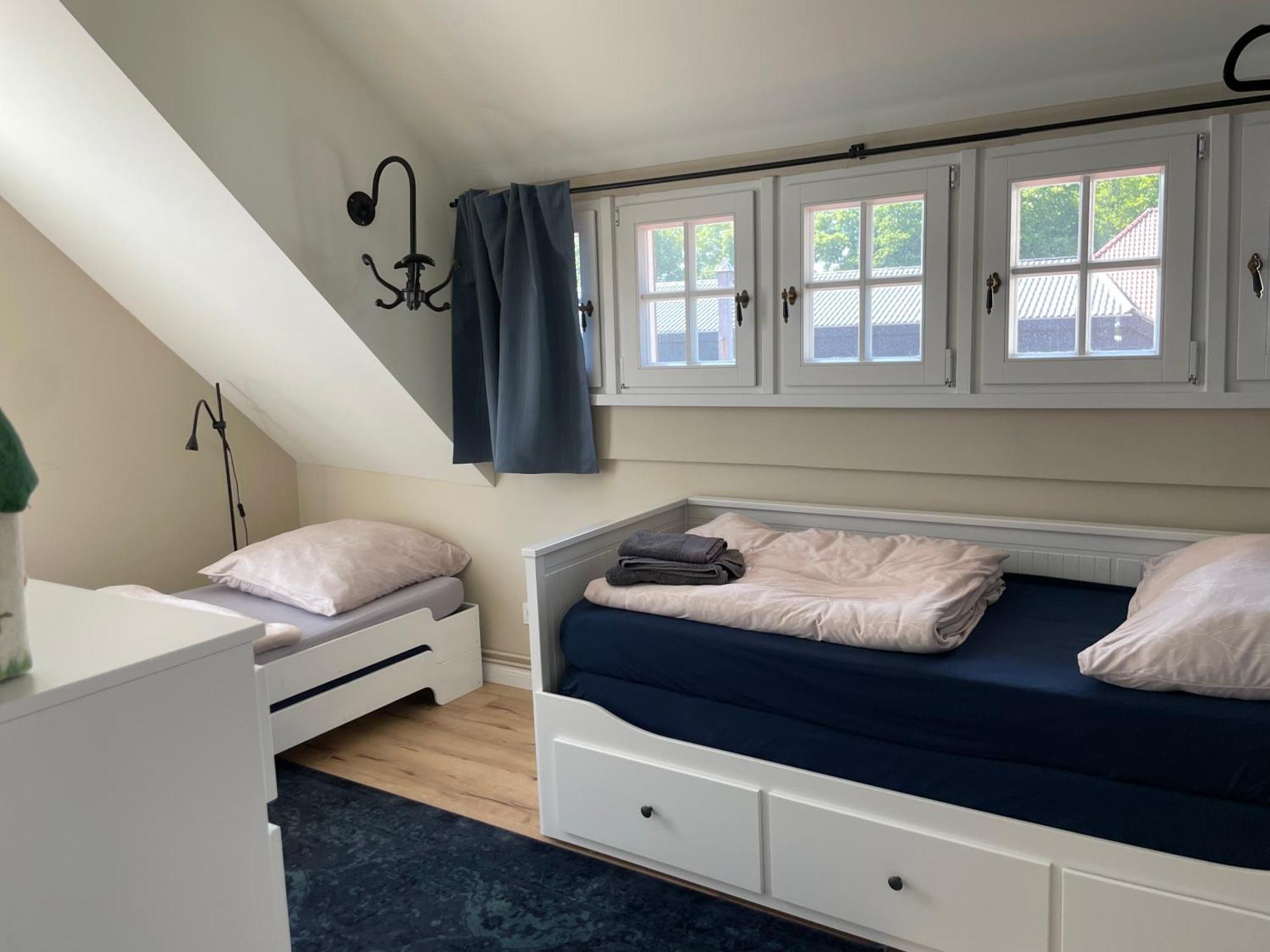 Luxus Lindenhof Apartments -Ferienwohnungen In Friesland An Der Nordsee Am Naturschutzgebiet Urwald Neuenburg  Pokój zdjęcie