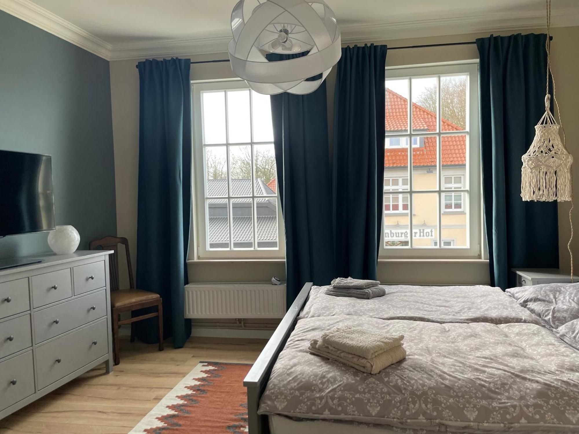 Luxus Lindenhof Apartments -Ferienwohnungen In Friesland An Der Nordsee Am Naturschutzgebiet Urwald Neuenburg  Pokój zdjęcie