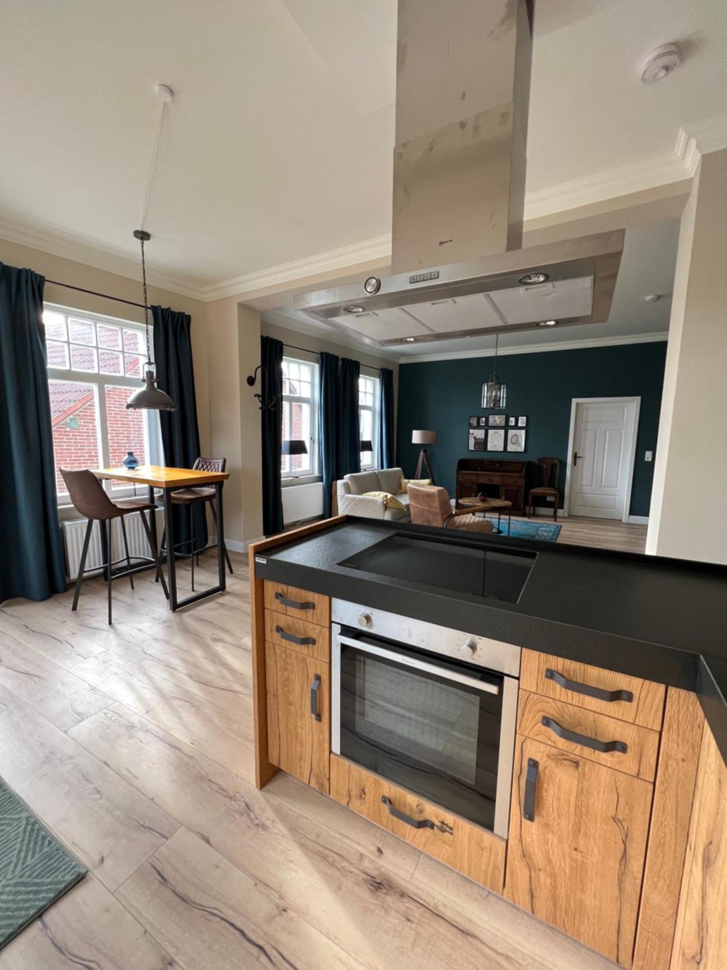 Luxus Lindenhof Apartments -Ferienwohnungen In Friesland An Der Nordsee Am Naturschutzgebiet Urwald Neuenburg  Pokój zdjęcie