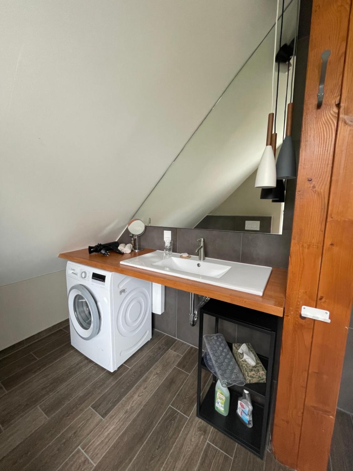 Luxus Lindenhof Apartments -Ferienwohnungen In Friesland An Der Nordsee Am Naturschutzgebiet Urwald Neuenburg  Pokój zdjęcie